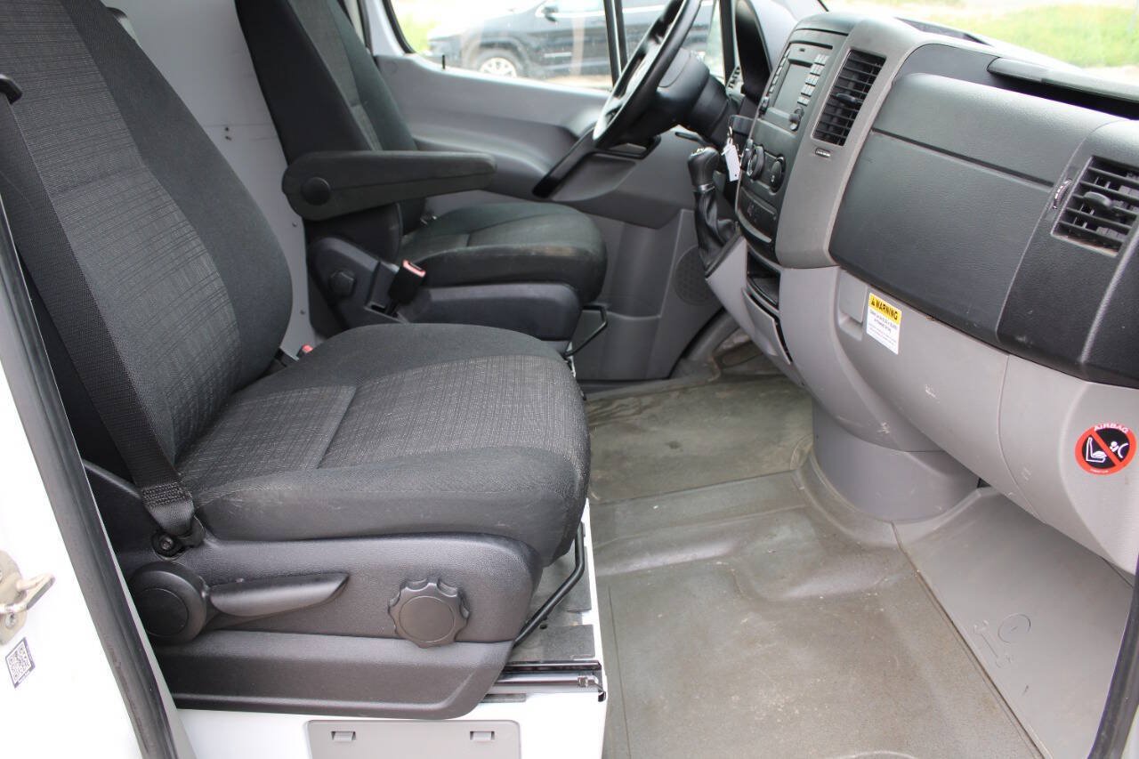 Used 2015 Mercedes-Benz Sprinter 2500 image 8