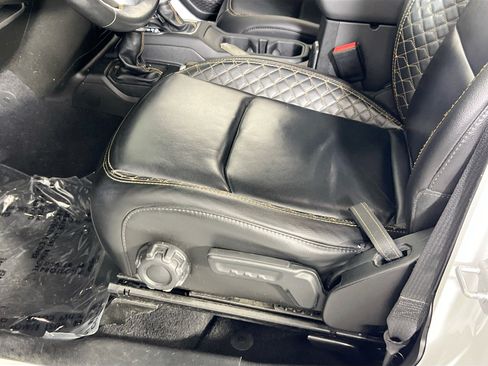 Used 2021 Jeep Wrangler Unlimited Sahara AWD/4WD image 19