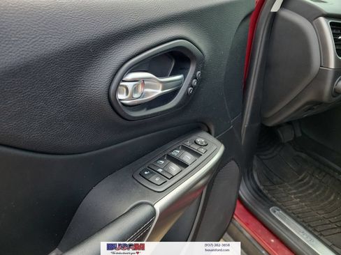 Used 2021 Jeep Cherokee Limited AWD/4WD image 16