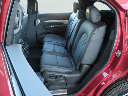 New 2024 VinFast VF 9 Plus AWD/4WD image 18
