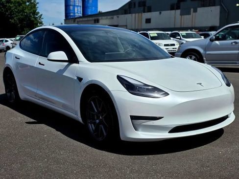 Used 2021 Tesla Model 3 Standard Range Plus RWD image 1