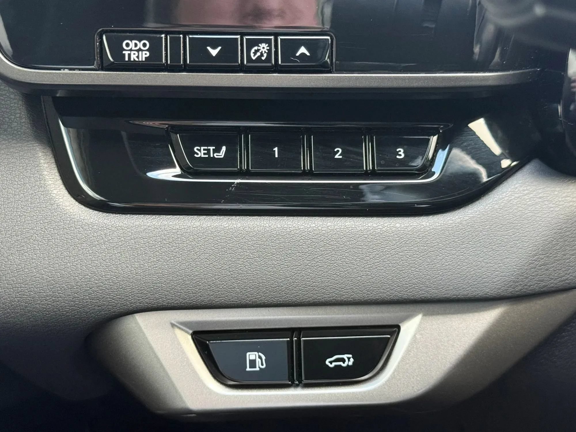 Used 2023 Lexus RX 500h F Sport w/ Cold Area Package AWD/4WD image 13