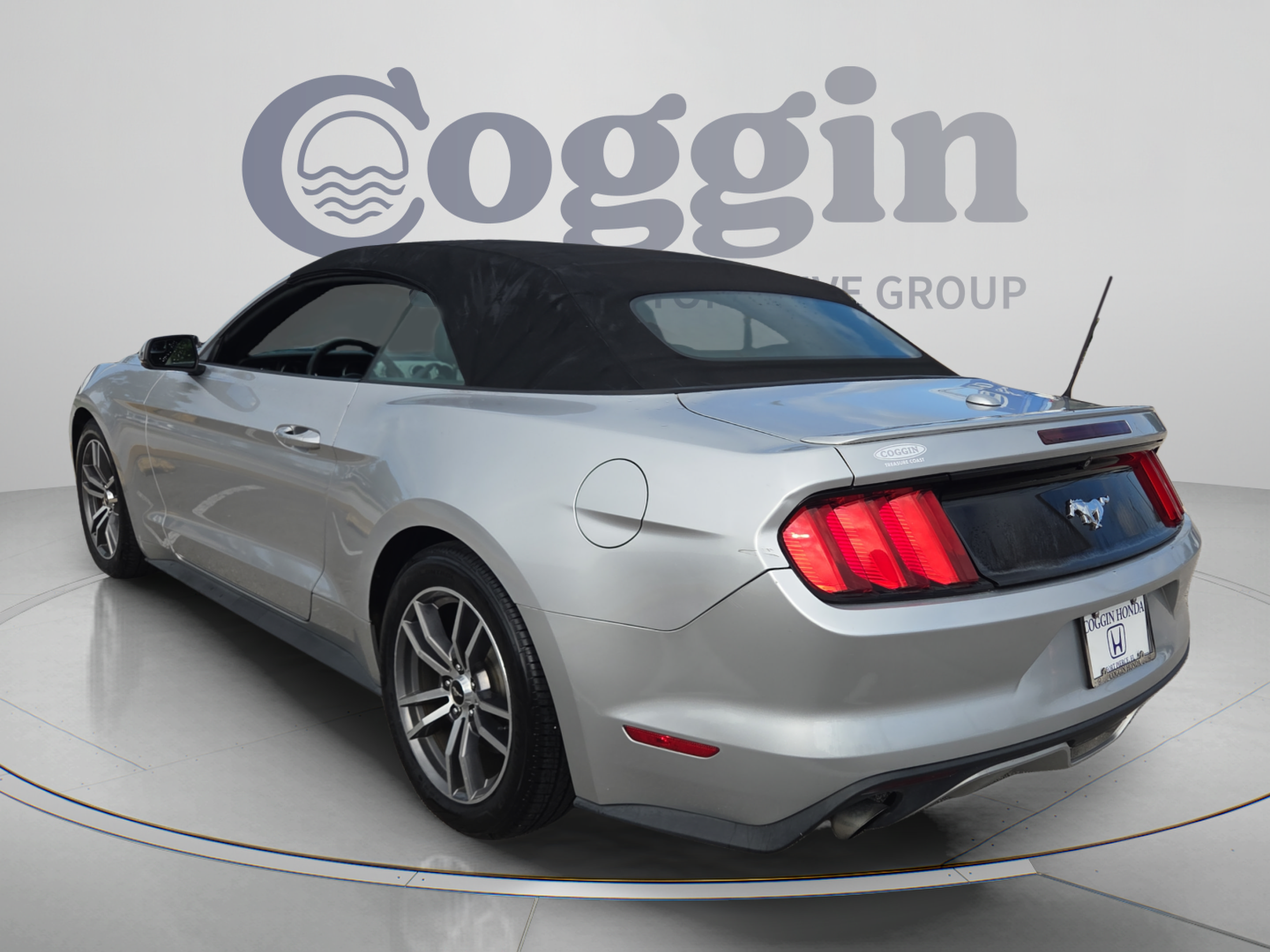 Used 2016 Ford Mustang Premium RWD image 3
