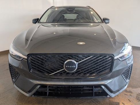 Used 2026 Volvo XC60 B5 Core w/ Climate Package image 2