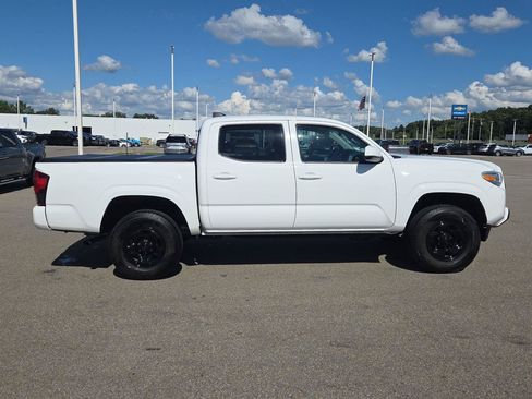 Used 2020 Toyota Tacoma SR AWD/4WD image 9