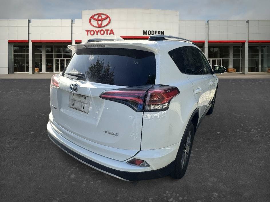 Used 2018 Toyota RAV4 LE AWD/4WD image 13