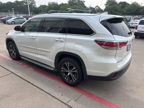 Used 2016 Toyota Highlander XLE FWD image 4