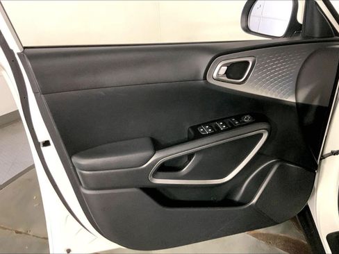 Certified 2025 Kia Soul LX w/ LX Technology Package FWD image 24