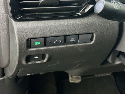Used 2025 Nissan Sentra SV w/ All-Weather Package FWD image 17