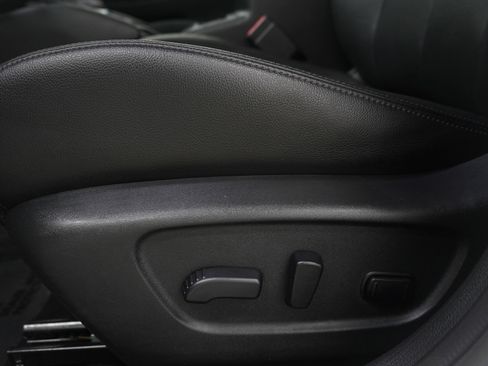 Used 2019 Nissan Rogue SL w/ Premium Package image 24