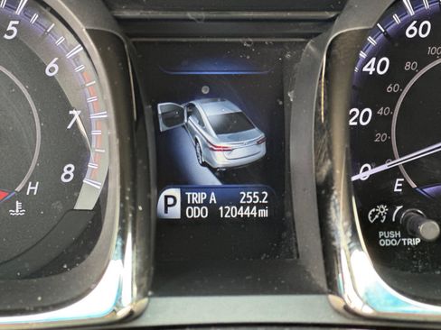 Used 2013 Toyota Avalon Limited w/ Technology Pkg FWD image 25