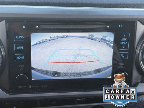 Used 2018 Toyota Tacoma TRD Off-Road w/ Technology Package image 28