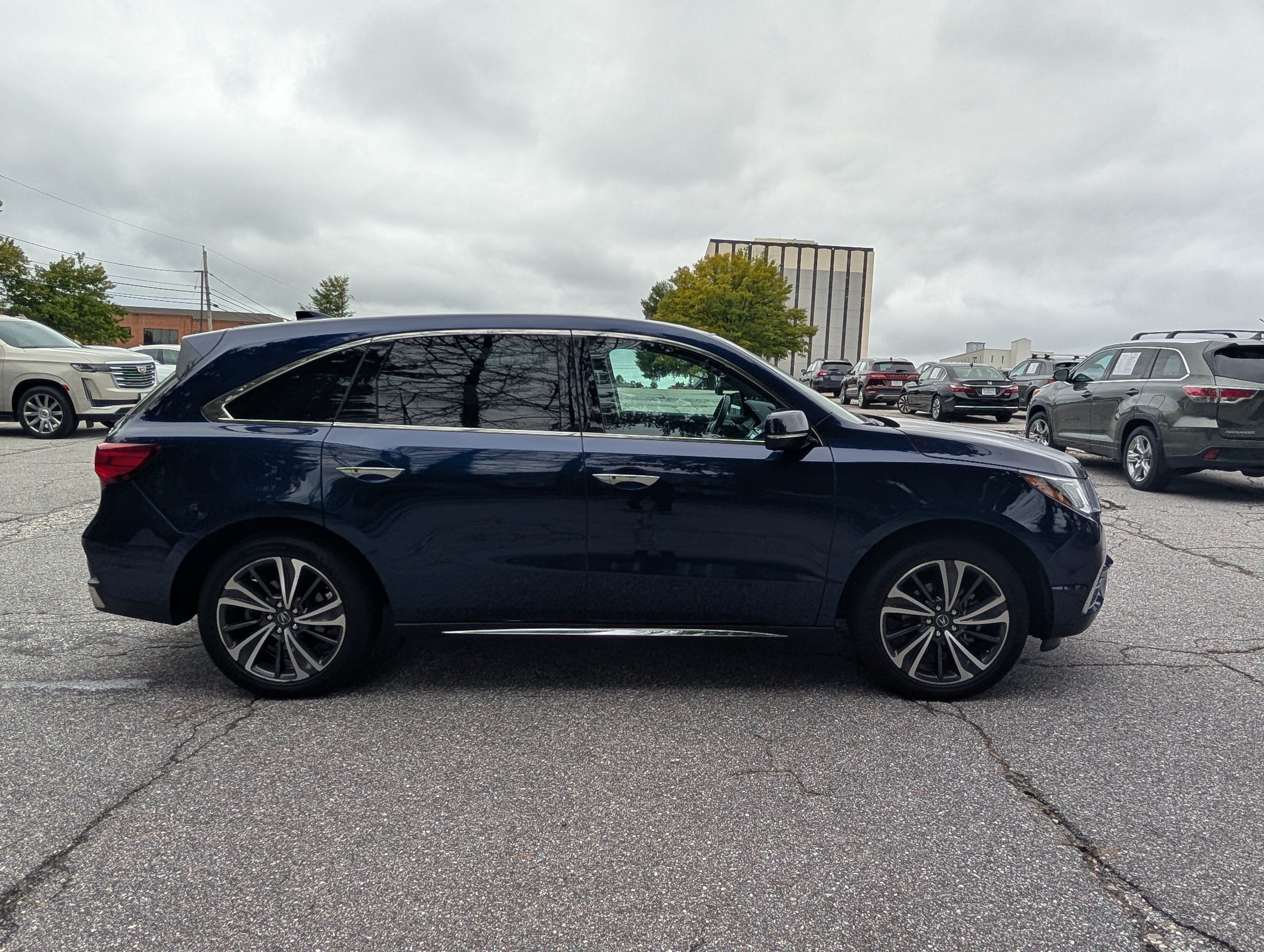Used 2020 Acura MDX w/ Technology Package AWD/4WD image 2