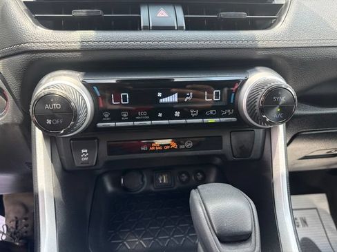 Used 2024 Toyota RAV4 XLE AWD/4WD image 32