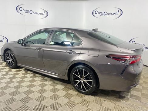 Used 2024 Toyota Camry SE FWD image 4