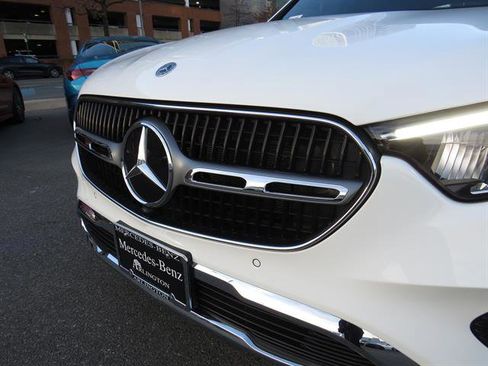 Used 2025 Mercedes-Benz GLC 300 4MATIC image 24