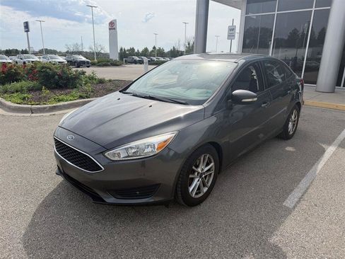 Used 2016 Ford Focus SE FWD image 3
