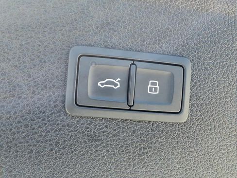 Used 2023 Audi Q5 e Prestige AWD/4WD image 8