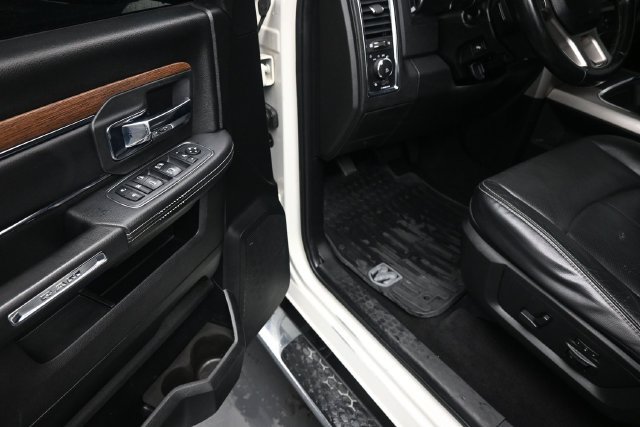 Used 2018 RAM 1500 Laramie w/ Convenience Group AWD/4WD image 18