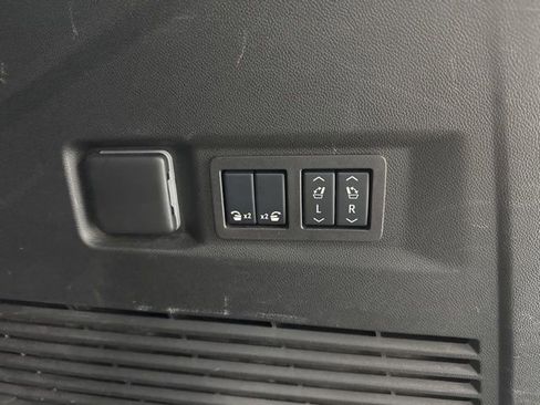 Used 2025 GMC Yukon Denali image 11