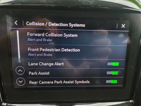 Used 2022 Chevrolet Traverse LT w/ Midnight/Sport Edition image 38