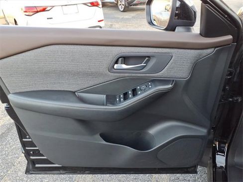 Certified 2023 Nissan Rogue SV image 43