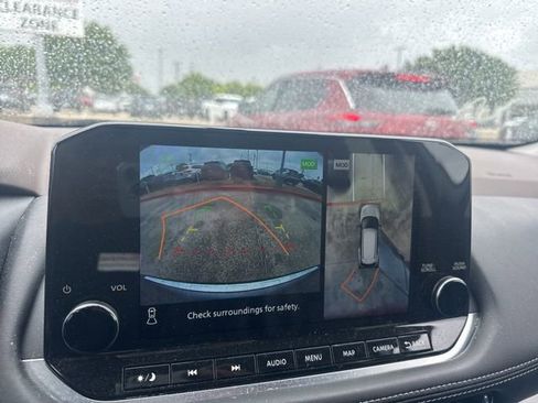 Used 2023 Nissan Rogue SL w/ SL Premium Package image 14