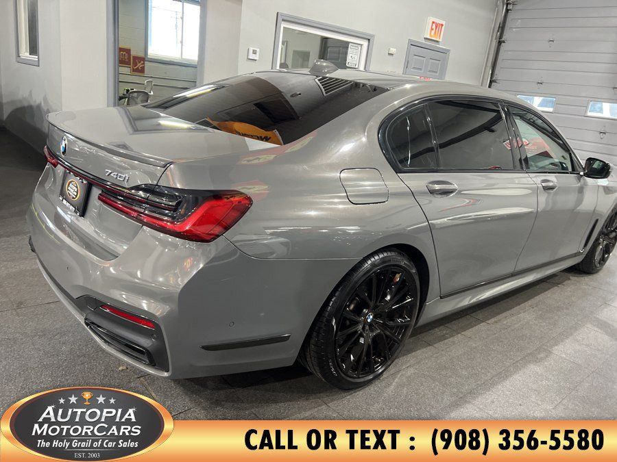 Used 2022 BMW 740i w/ M Sport Package RWD image 5