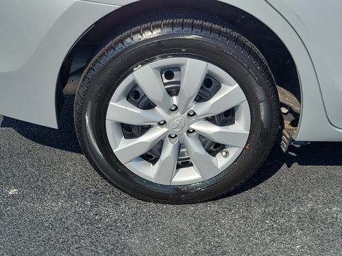 Used 2014 Toyota Corolla LE FWD image 6