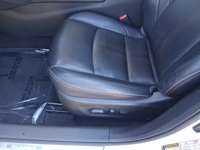 Certified 2024 Nissan Altima 2.0 SR FWD image 11