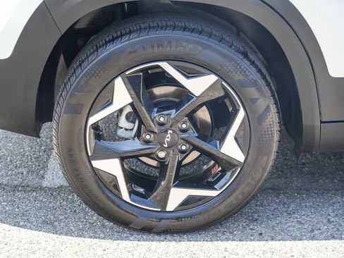 Used 2025 Kia Seltos S FWD image 12