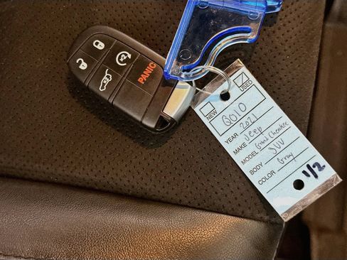 Used 2021 Jeep Grand Cherokee Laredo RWD image 35