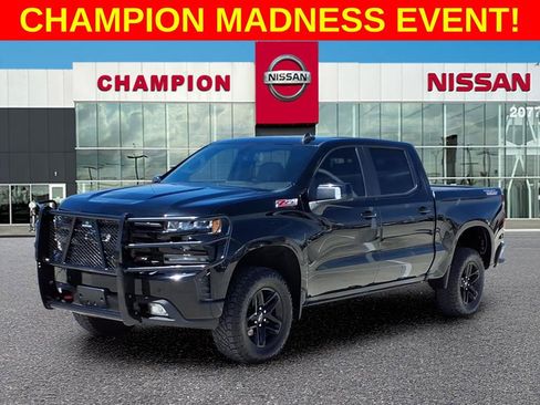 Used 2020 Chevrolet Silverado 1500 LT Trail Boss image 3