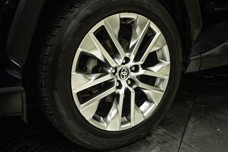Used 2020 Toyota RAV4 XLE Premium AWD/4WD image 3