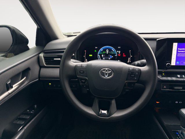 Used 2025 Toyota Camry LE FWD image 13