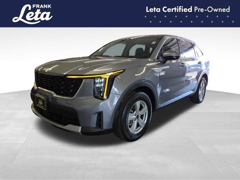 Used 2025 Kia Sorento LX FWD image 1