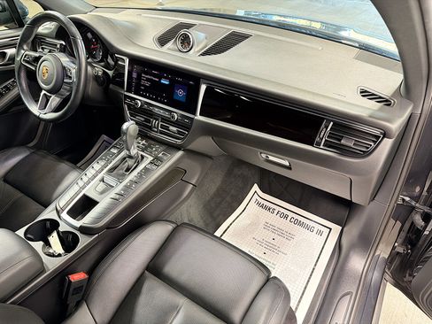 Certified 2021 Porsche Macan image 15