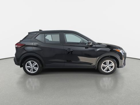 New 2025 Nissan Kicks Play S image 4