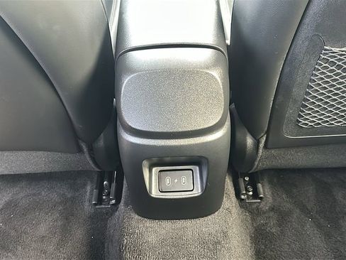 Used 2025 Hyundai Elantra Limited image 32