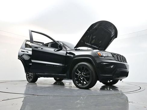 Used 2020 Jeep Grand Cherokee Altitude image 37