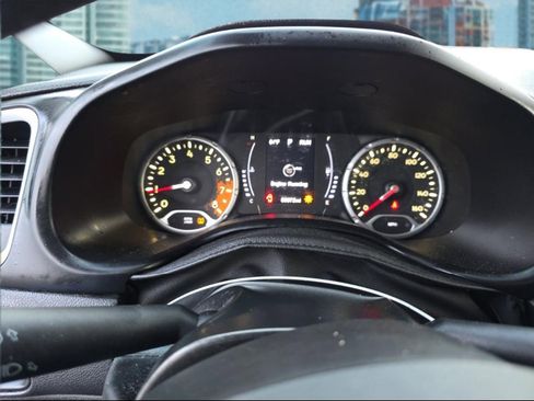 Used 2018 Jeep Renegade Latitude image 4