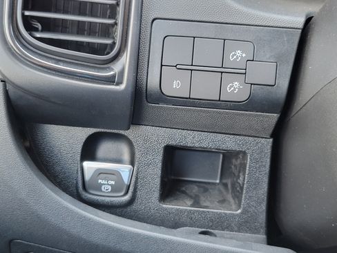 Used 2025 RAM ProMaster 2500 w/ U-Haul Equipment Group FWD image 9