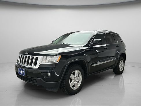 Used 2012 Jeep Grand Cherokee Laredo w/ Laredo E Group AWD/4WD image 2