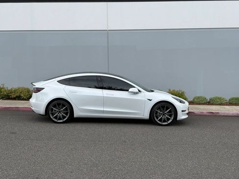 Used 2018 Tesla Model 3 Long Range RWD image 7