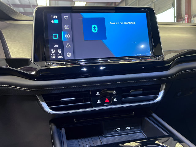 Certified 2026 Volkswagen Atlas Cross Sport SE w/ Panoramic Sunroof Package FWD image 24