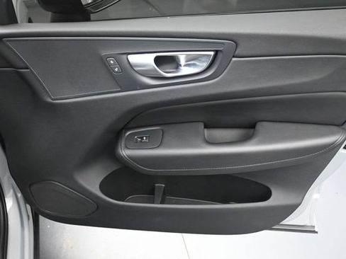 Used 2024 Volvo XC60 B5 Core AWD/4WD image 32
