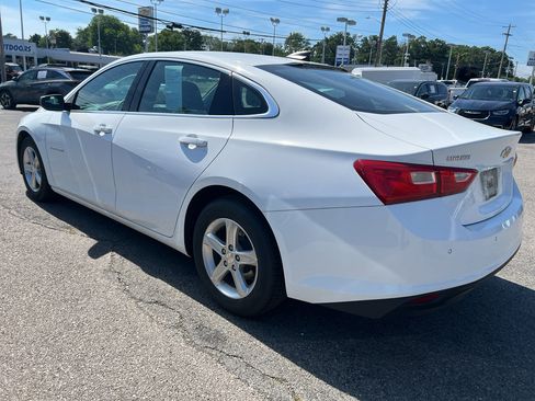 Used 2022 Chevrolet Malibu LS FWD image 4