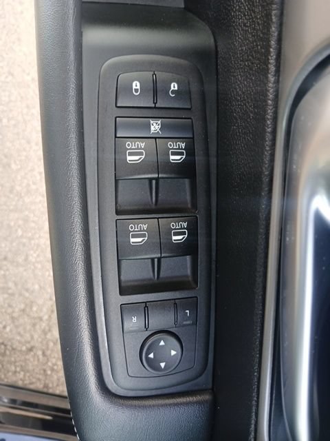 Used 2025 Chrysler Pacifica Select FWD image 47