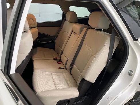 Used 2017 Hyundai Santa Fe SE image 20