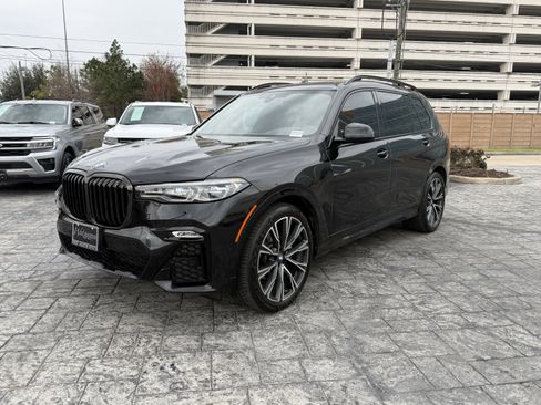 Used 2022 BMW X7 xDrive40i w/ M Sport Package image 3